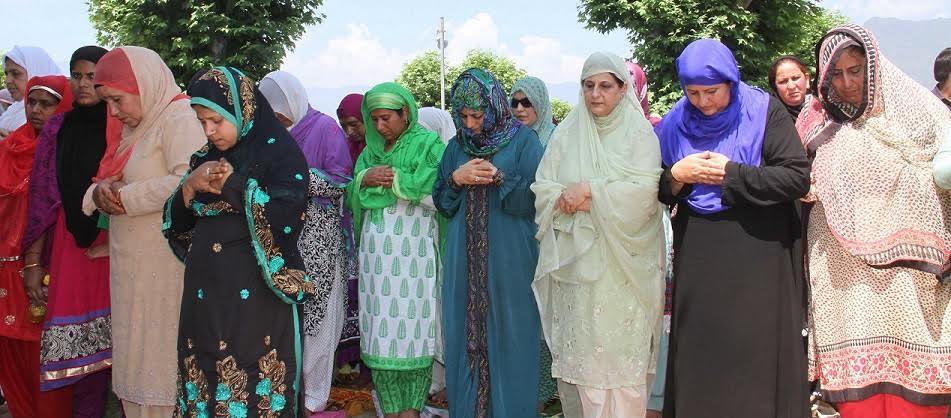 CM joins congregational prayers at Hazratbal